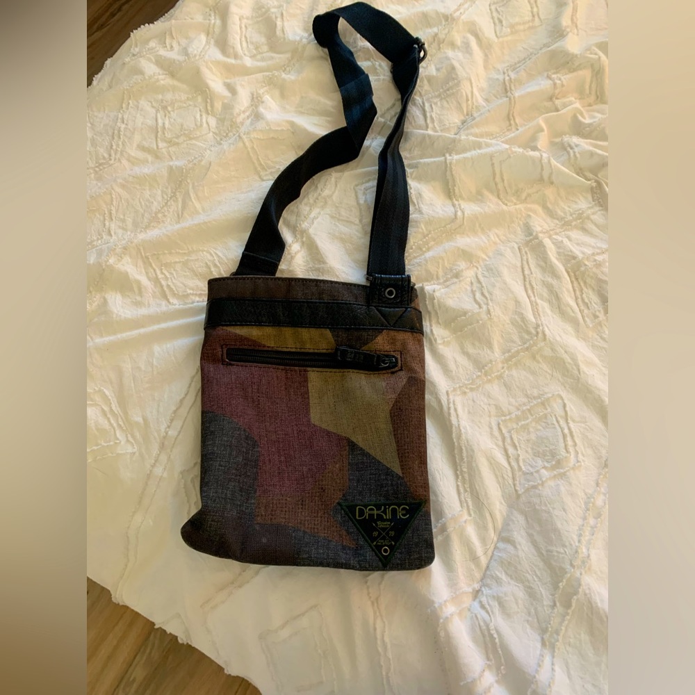 DAKINE green camo sling purse